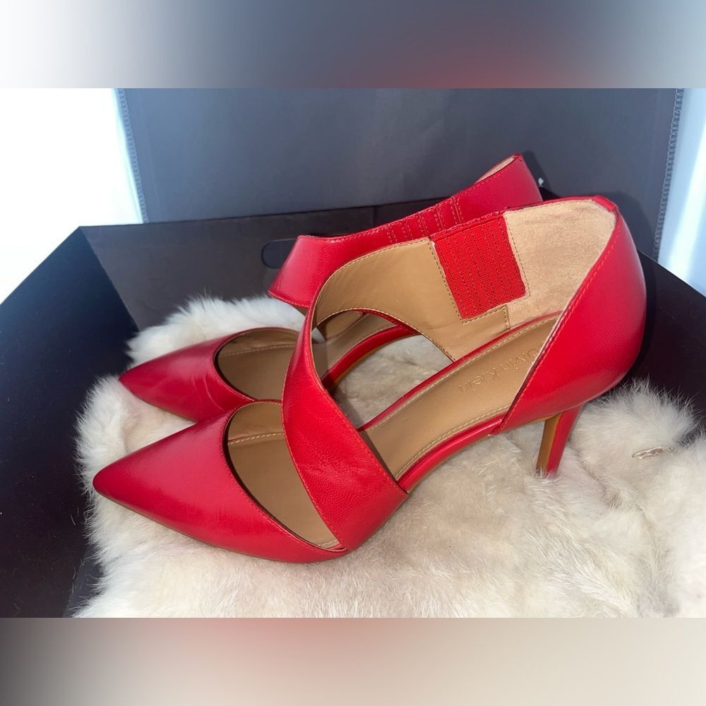 Calvin Klein Women Wrap Heel Red  Patent Leather Gella Slip On Pumps Sz 6.5 - Picture 4 of 6